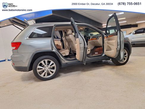 Used 2013 Jeep Grand Cherokee Overland w/ Advance Technology Group image 31