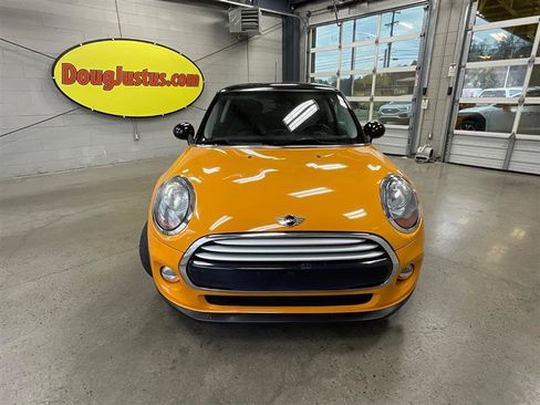 Used 2015 MINI Cooper 2-Door Hardtop image 8