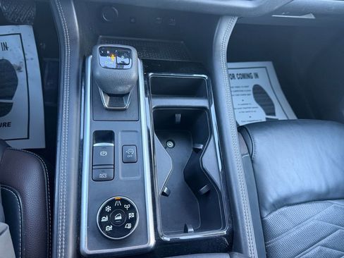 Used 2022 Nissan Pathfinder Platinum w/ Cargo Package image 9