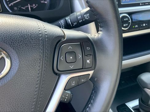 Used 2017 Toyota Highlander Limited FWD image 23