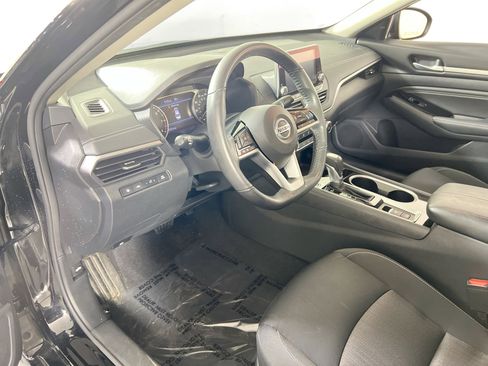Used 2021 Nissan Altima 2.5 SV w/ SV Premium Package image 9