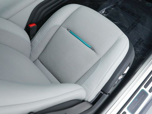 Used 2021 Rolls-Royce Wraith RWD image 20