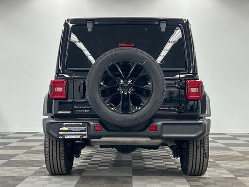 Used 2025 Jeep Wrangler Unlimited Sahara w/ Safety Group image 6