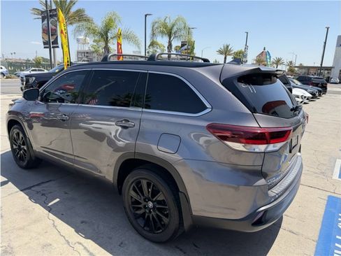 Used 2019 Toyota Highlander SE FWD image 13