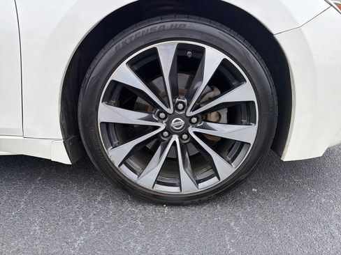 Used 2016 Nissan Maxima SR image 28