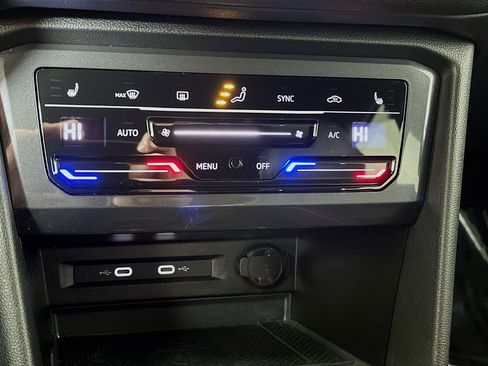 Used 2023 Volkswagen Tiguan SE R-Line image 15