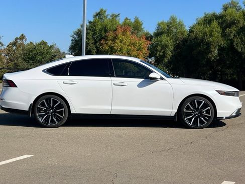 Used 2025 Honda Accord Touring image 3
