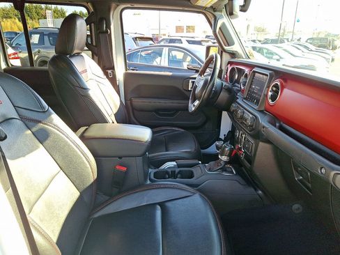 Certified 2022 Jeep Gladiator Rubicon w/ Cold Weather Group image 12