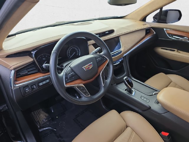 Used 2017 Cadillac XT5 Platinum AWD/4WD image 16