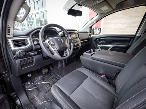 Used 2017 Nissan Titan SV AWD/4WD image 11