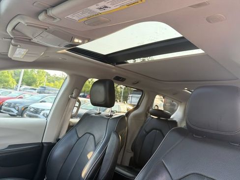 Used 2019 Chrysler Pacifica Limited FWD image 32
