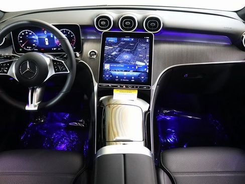 Used 2025 Mercedes-Benz GLC 300 4MATIC image 23