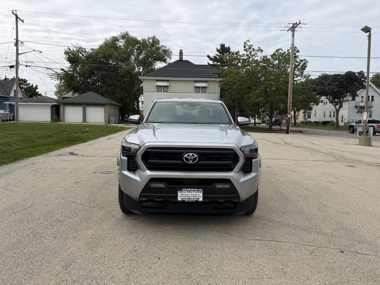 Used 2024 Toyota Tacoma SR5 AWD/4WD image 2