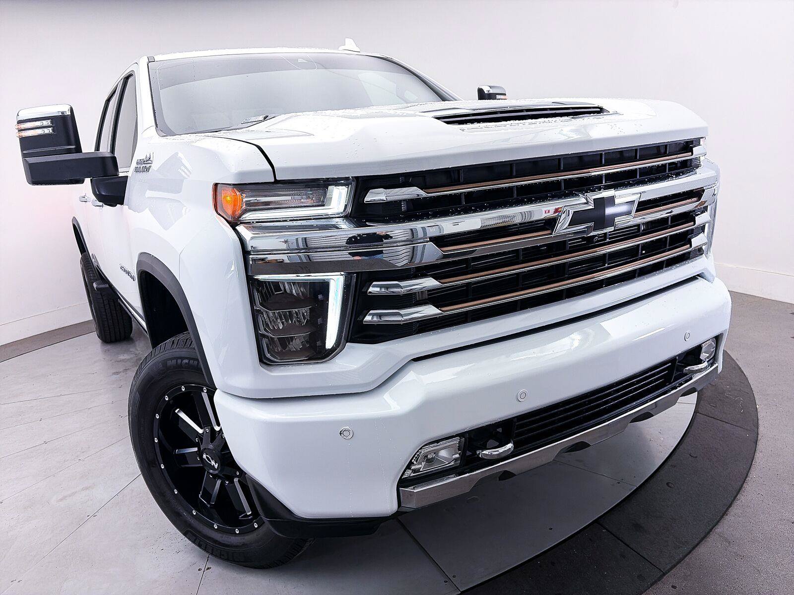 Used 2022 Chevrolet Silverado 2500 High Country w/ Z71 Off-Road Package AWD/4WD image 9