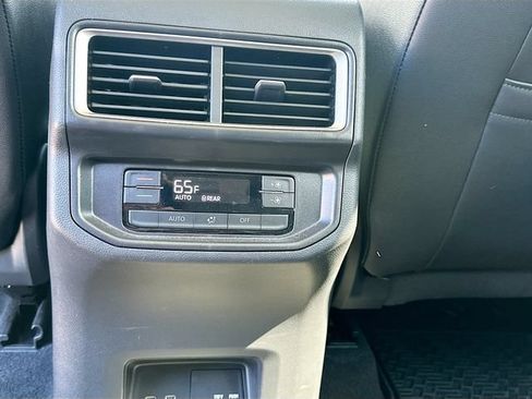 Used 2025 Volkswagen Atlas Peak Edition SE AWD/4WD image 28