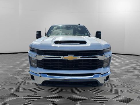 Used 2024 Chevrolet Silverado 2500 LT image 2