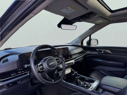 Used 2025 Kia Carnival SX w/ SX Dark Edition Package image 21