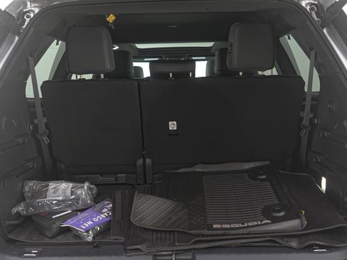 Used 2025 Toyota Sequoia Platinum image 10