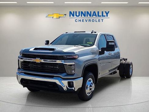 New 2026 Chevrolet Silverado 3500 LT w/ Convenience Package AWD/4WD image 1