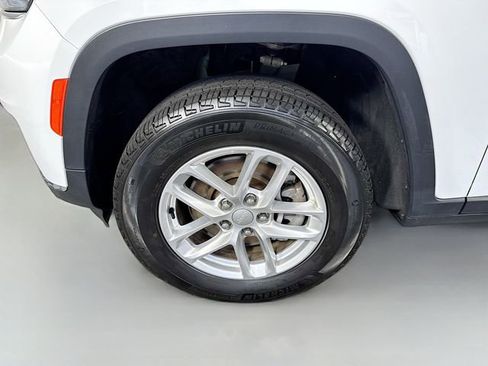 Used 2023 Jeep Grand Cherokee L Laredo image 10