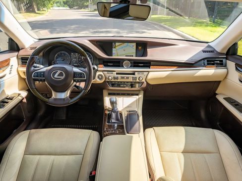 Used 2017 Lexus ES 350 w/ Luxury Package FWD image 19