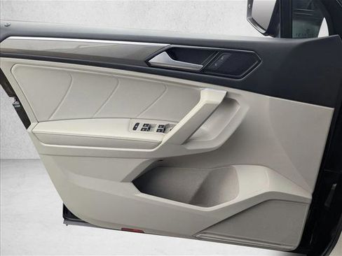 Used 2023 Volkswagen Tiguan SE R-Line image 11