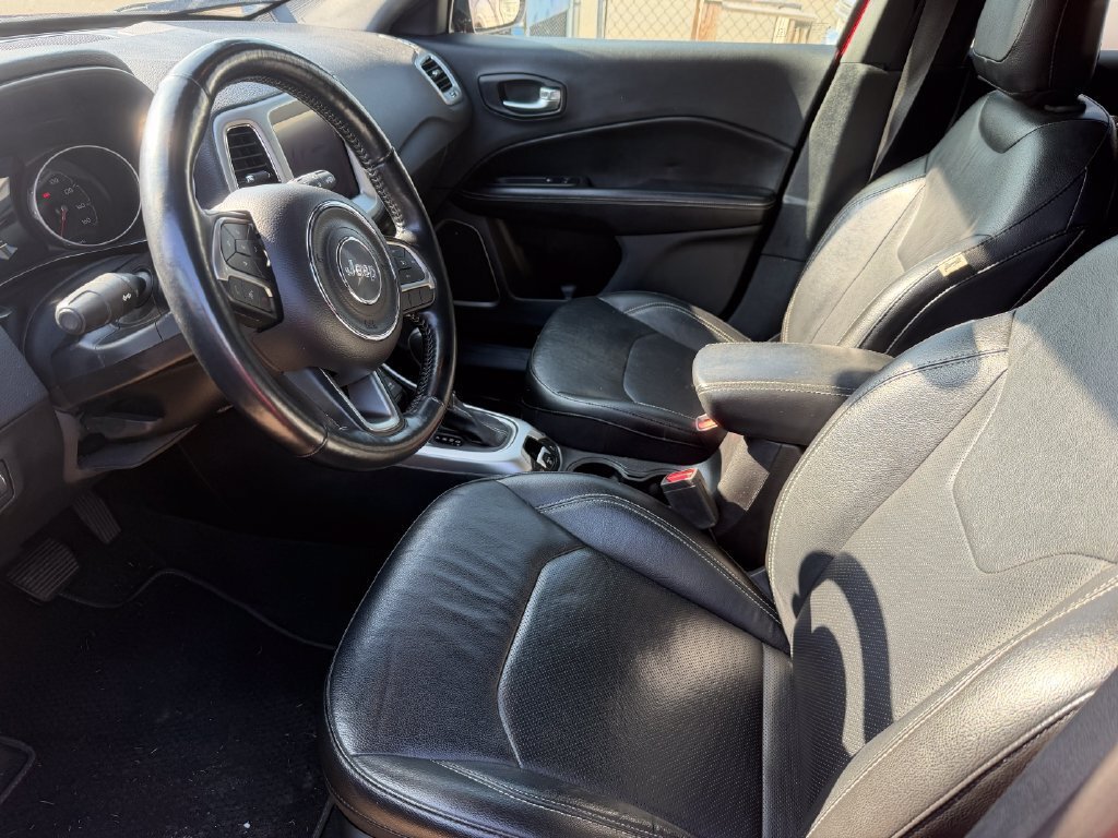 Used 2021 Jeep Compass Latitude w/ Sun and Sound Group AWD/4WD image 3
