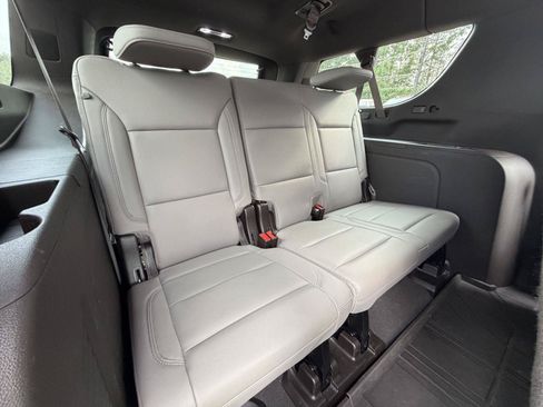 Used 2024 Chevrolet Suburban Z71 w/ Luxury Package AWD/4WD image 20
