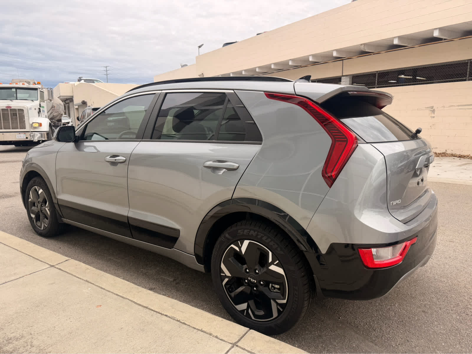 Used 2023 Kia Niro Wind FWD image 3