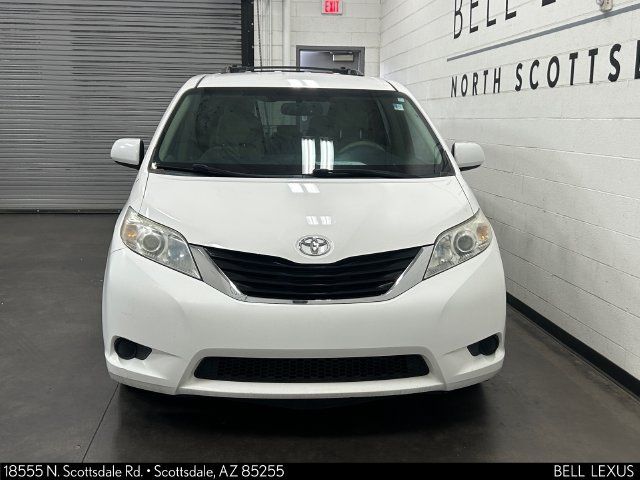 Used 2013 Toyota Sienna LE w/ Towing Pkg FWD image 5