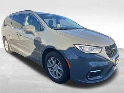 Used 2022 Chrysler Pacifica Touring-L