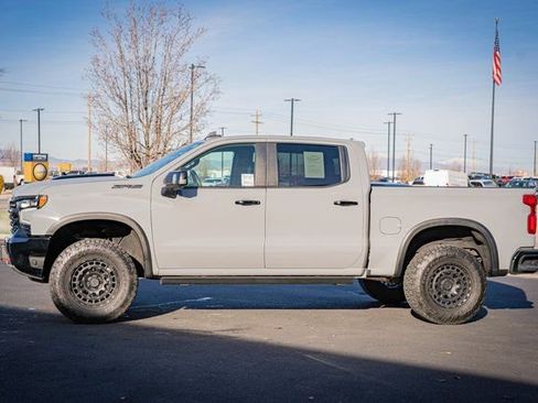 Used 2024 Chevrolet Silverado 1500 ZR2 w/ Technology Package image 11