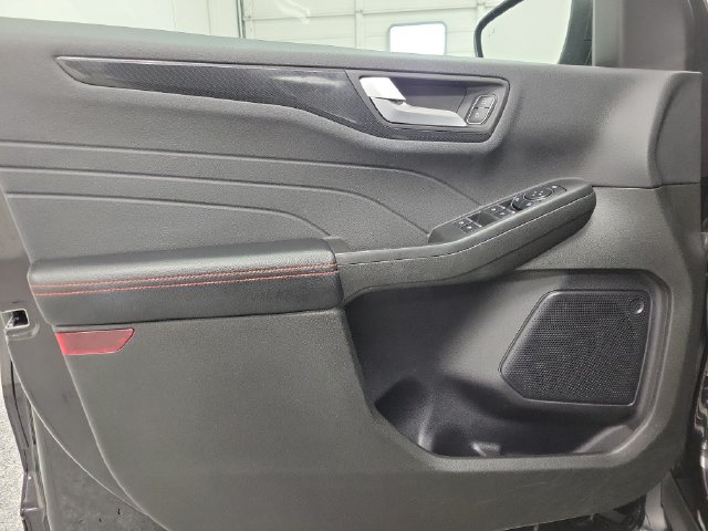 Used 2023 Ford Escape ST-Line w/ Tech Pack #1 AWD/4WD image 17