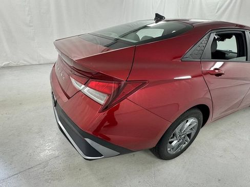 Used 2024 Hyundai Elantra SEL FWD image 3
