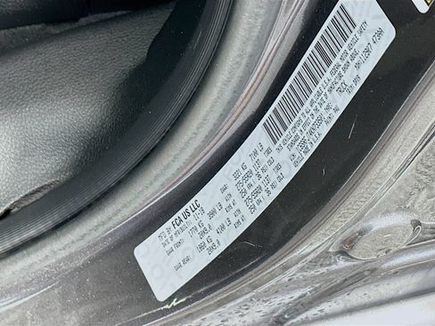 Used 2019 RAM 1500 Laramie AWD/4WD image 29
