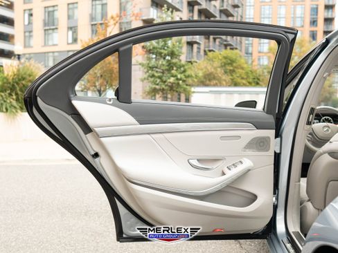 Used 2016 Mercedes-Benz S 550 4MATIC Sedan w/ Premium Package image 45