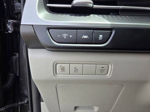 Used 2024 Kia Carnival LX FWD image 20