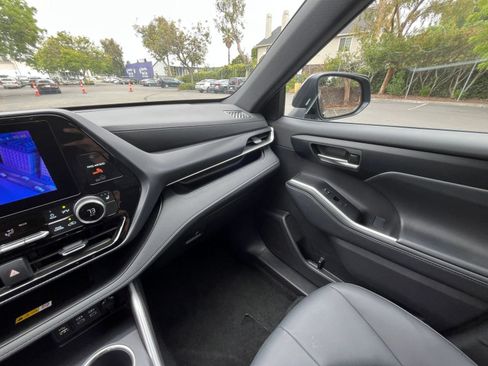 Used 2025 Toyota Highlander XSE AWD/4WD image 33
