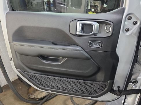 Used 2022 Jeep Gladiator Overland w/ Popular Equipment Package image 26