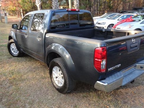 Used 2018 Nissan Frontier SV image 5