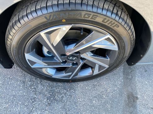 Used 2025 Hyundai Elantra SEL image 31