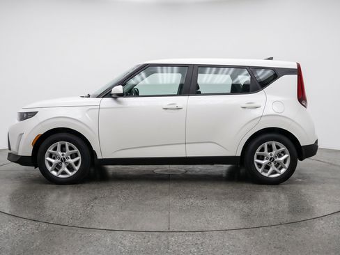 Used 2025 Kia Soul LX w/ LX Technology Package FWD image 5