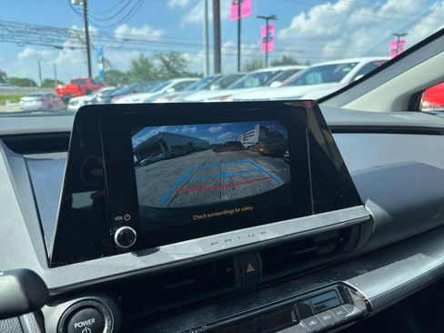 Used 2024 Toyota Prius LE FWD image 22