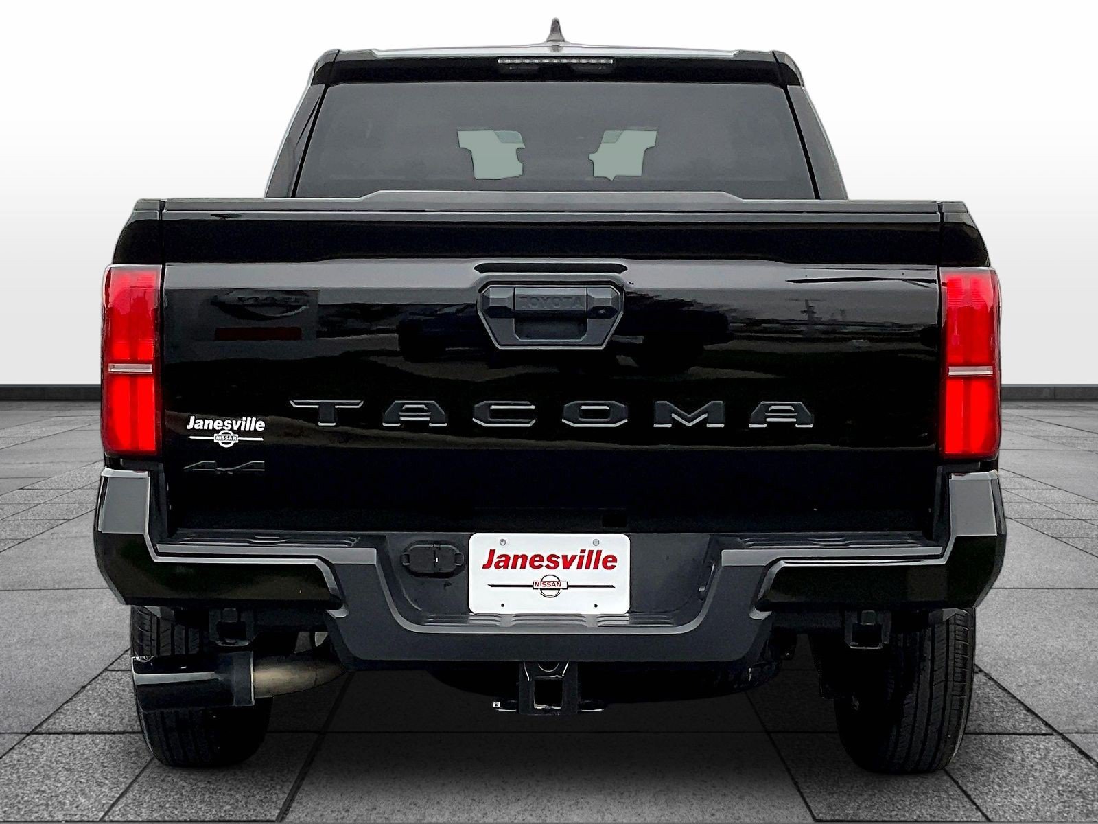 Used 2025 Toyota Tacoma SR5 AWD/4WD image 6