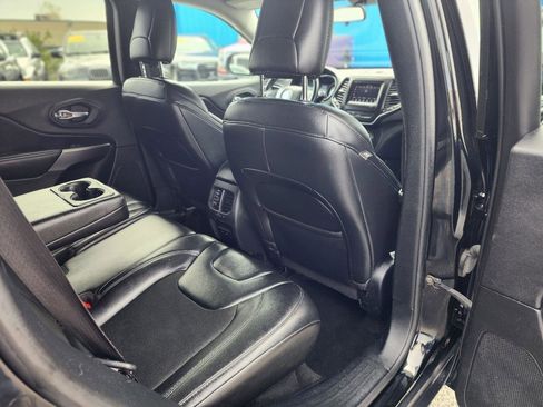 Used 2020 Jeep Cherokee Latitude Plus w/ Cold Weather Group AWD/4WD image 27