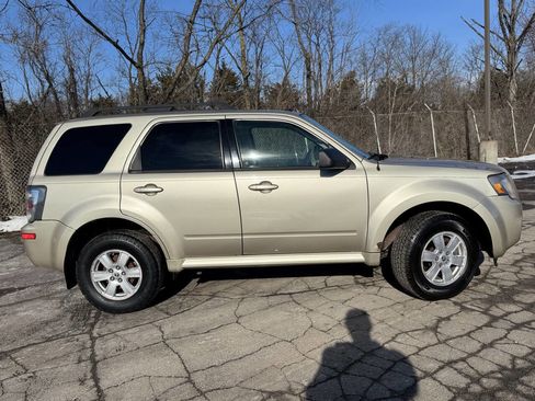 Used 2010 Mercury Mariner V6 AWD 4dr SUV image 3