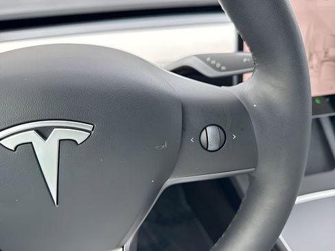 Used 2022 Tesla Model 3 Long Range image 17