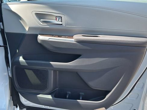 Used 2023 Toyota Sienna XLE FWD image 9