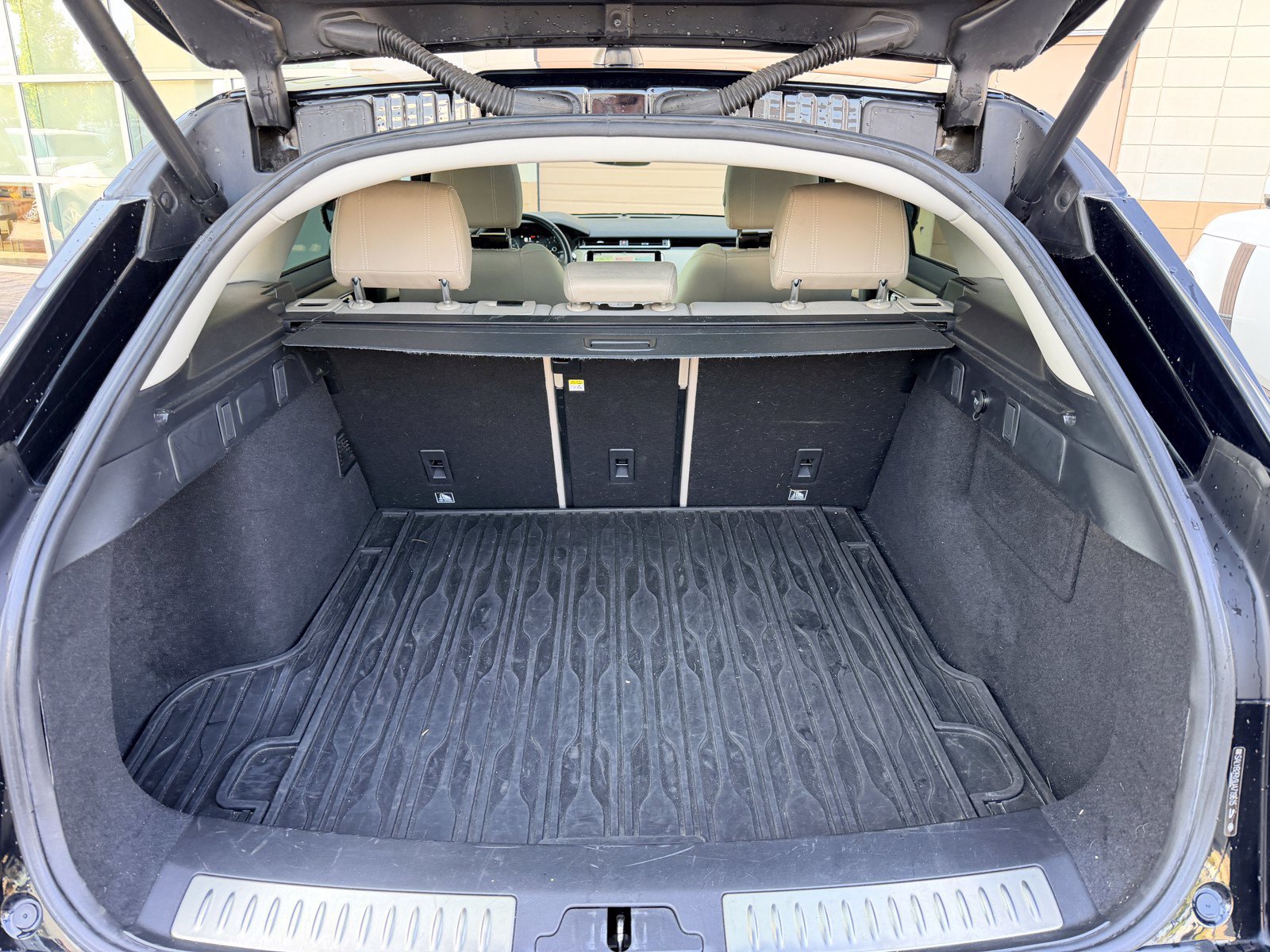 Used 2018 Land Rover Range Rover Velar S AWD/4WD image 19