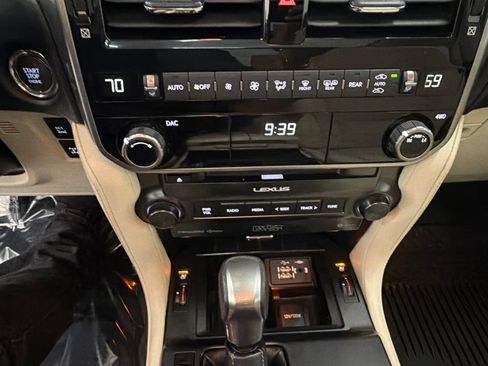 Used 2023 Lexus GX 460 Premium w/ Accessory Package AWD/4WD image 35